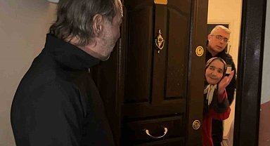 Alzheimer anne oğlunu unuttu, sokakta kalan oğlu için ekipler seferber oldu