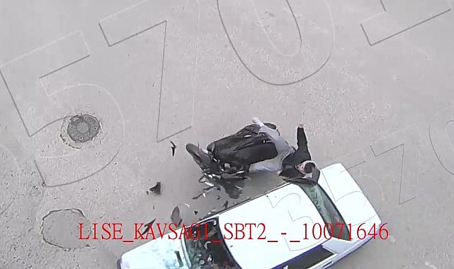 Amasya'da motosiklet ile otomobilin çarpıştığı kaza kamerada