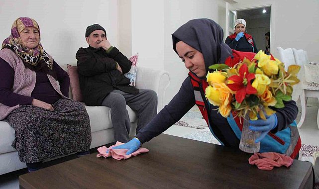 Amasya'da yaşlıların bayram temizliğini 'vefalı eller' yaptı