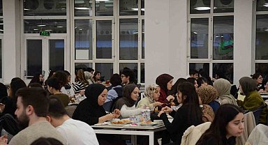 Anadolu Üniversitesi öğrencileri Kadir Gecesi'nde iftar sofrasında buluştu