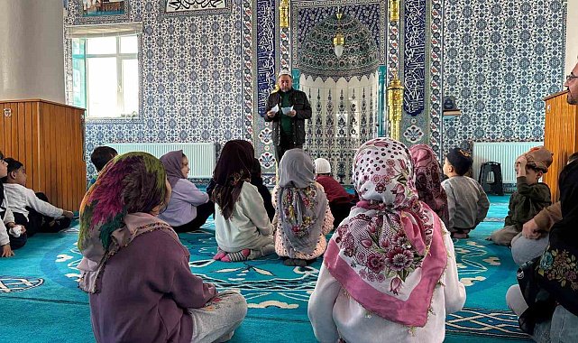 Anaokulu öğrencileri Fatih Camii'ni ziyaret etti