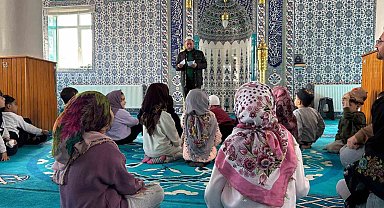 Anaokulu öğrencileri Fatih Camii'ni ziyaret etti