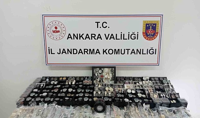Ankara'da kaçakçılık operasyonları: Yasa dışı yollarla yurda sokulmuş tütün ürünü, gıda malzemesi ve çok sayıda saat ele geçirildi