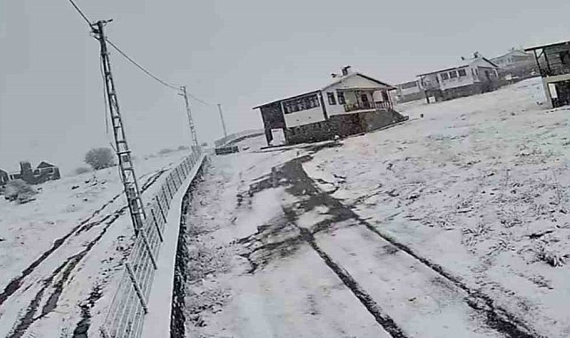 Ankara'nın yüksek kesimlerine kar yağdı