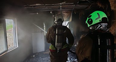 Antakya'da müstakil ev yanarak kullanılmaz hale geldi