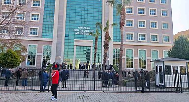 Antalya Büyükşehir Belediyesi yolsuzluk ve rüşvet davasında 2'nci gün: Tutuksuz sanıkların savunmaları alınmaya devam ediliyor