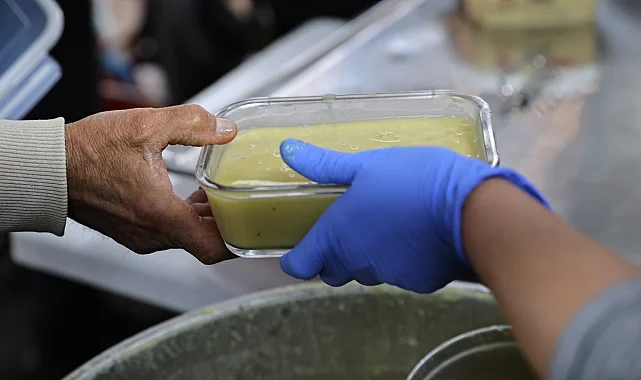 Antalya Mobil Aşevi Kepez'de ikramda bulundu