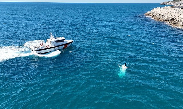 Antalya'da balıkçı teknesi battı: 3 kişi son anda denize atlayarak kurtuldu