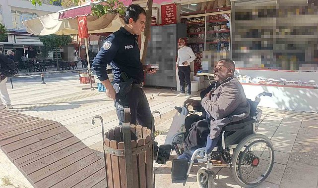 Antalya'da yaya geçidinde engelli aracına otomobilin çarpma anı kamerada