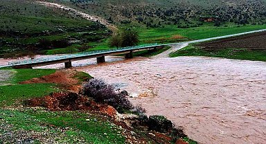 Araban'da etkili olan sağanak yağış Sıtma Pınar Çayı'nın debisini arttırdı