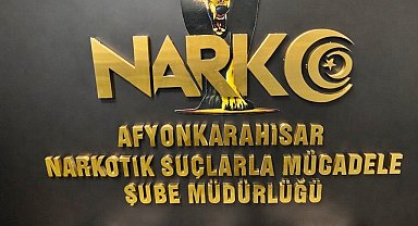 Aracın tamponuna zulalanmış uyuşturucu böyle bulundu