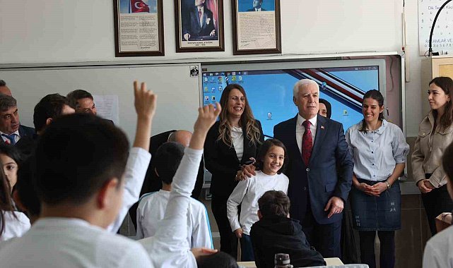 Arkadaşlarına söz verdi, Başkan Bozbey'i sınıfa getirdi