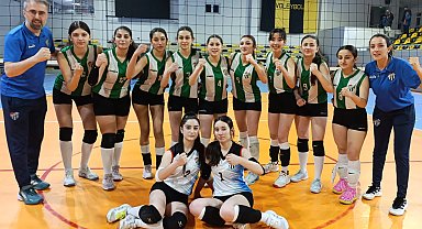 Artvin'de genç kızlar voleybolunun şampiyonu Artvinspor