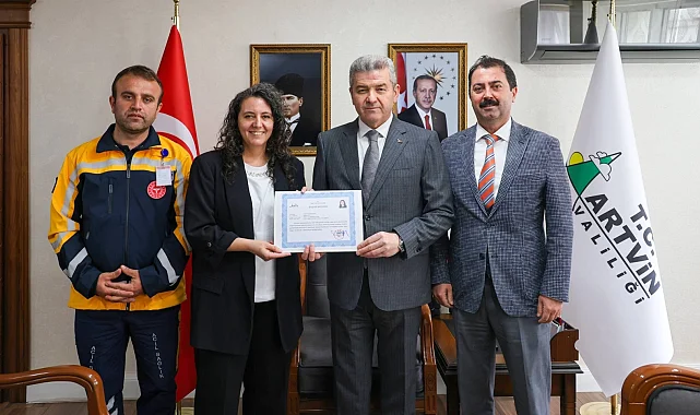 Artvin'de yılın sağlık çalışanları ödüllendirildi