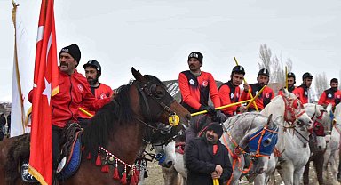 Aşkale'nin kurtuluş bayramında cirit coşkusu