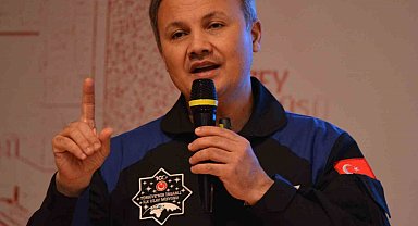 Astronot Alper Gezeravcı, üniversite öğrencileriyle buluştu