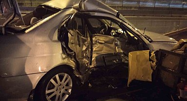 Ataşehir'de kontrolden çıkan otomobil bariyerlere ok gibi saplandı: 1 Ağır yaralı