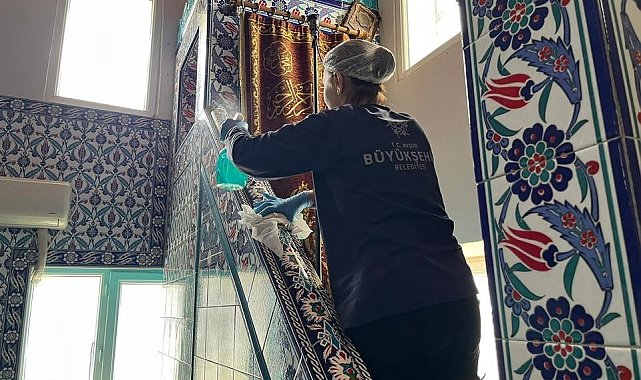 Aydın Büyükşehir'den Karacaören'de camilerde temizlik çalışması