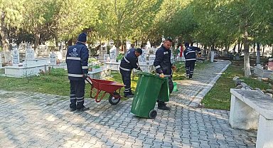 Aydın Büyükşehir'den mezarlıklarda Ramazan Bayramı öncesi temizlik çalışması