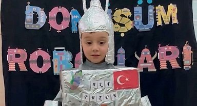 Aydıntepe'de geri dönüşüm malzemeleriyle robot defilesi yapıldı
