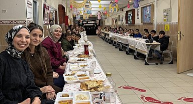 Aydıntepe'de öğretmenler ve öğrenciler iftar sofrasında bir araya geldi