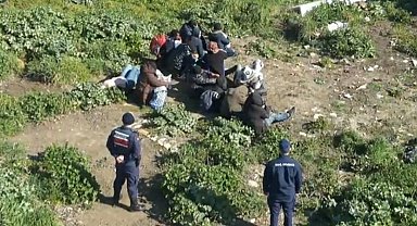 Ayvalık'ta 3'ü çocuk 25 göçmen yakalandı