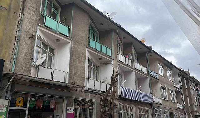 Babasını boğup öldürdükten sonra cenazesiyle 1 gün beklemiş