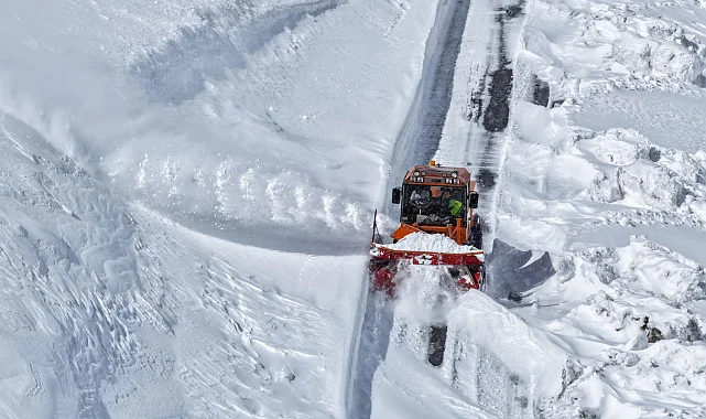 Bahar Van'a gelemedi! Karla mücadele sürüyor