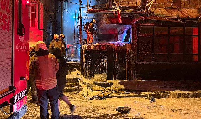 Bahçelievler'de hurda malzemelerin bulunduğu depoda yangın