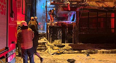 Bahçelievler'de hurda malzemelerin bulunduğu depoda yangın