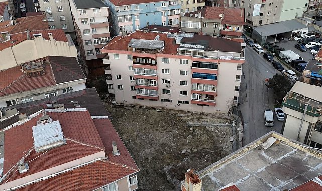 Bahçelievler'de temeli kayan bina havadan görüntülendi