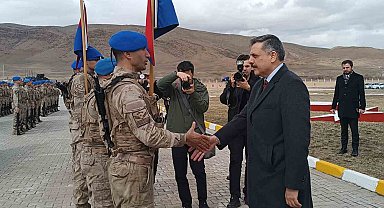 Bakan Çiftçi, asker ve vatandaşlarla bayramlaştı