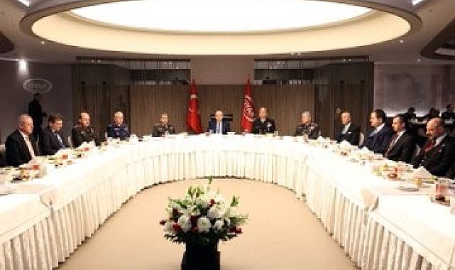 Bakan Güler, iftarda OYAK personeli ile bir araya geldi