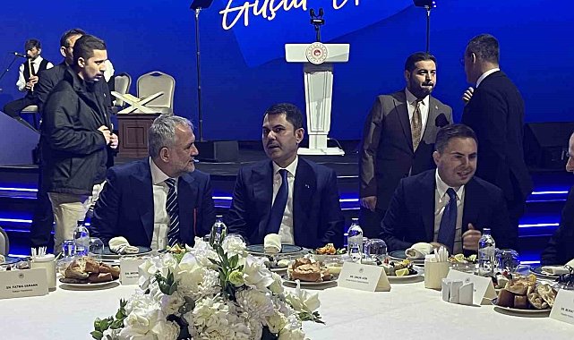 Bakan Kurum: "Devlet ve millet el ele vererek, asrın felaketini, asrın dayanışmasına dönüştüren büyük bir seferberlik başlattık"