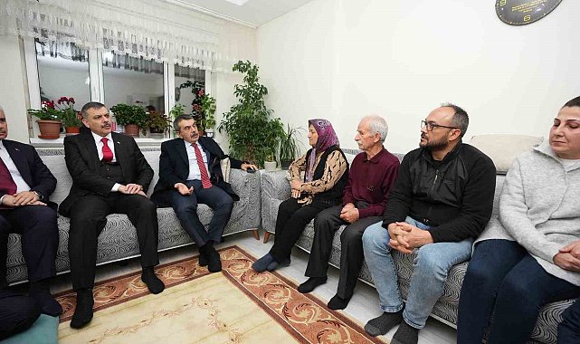 Bakan Tekin ve Çiftçi'den Fatma Nur öğretmenin ailesine taziye ziyareti