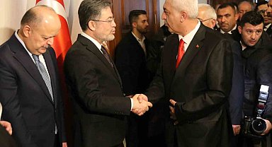 Bakan Yumaklı memleketi Kastamonu'da vatandaşlarla bayramlaştı