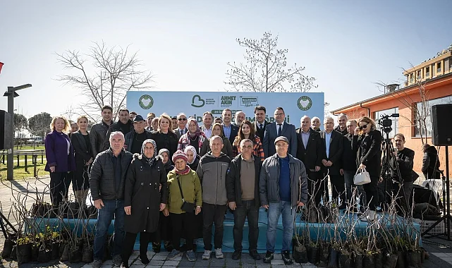 Balıkesir Büyükşehir'den üreticilere 100 incir fidanı