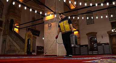 Balıkesir'de cami ve mezarlıklar bayram öncesi temizlendi