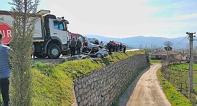 Balıkesir'de feci kaza: 1 ölü, 2 yaralı