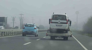 Balıkesir'de yoğun sis sürücülere zor anlar yaşatıyor