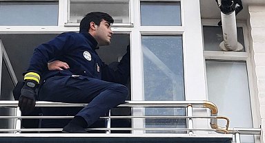 Balkondan uzanan yardım eli minik canı kurtardı