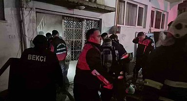 Bartın'da 4 katlı apartmanda yangın paniği: 2 kişi dumandan etkilendi