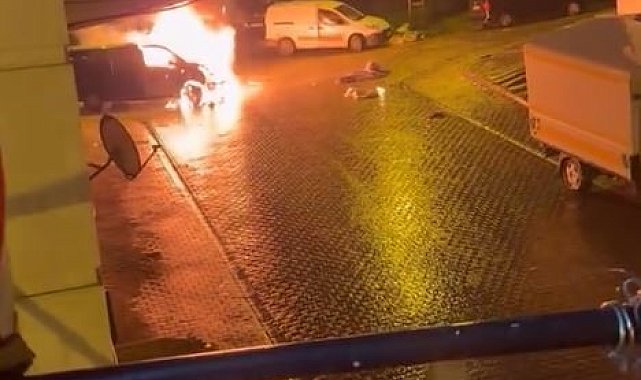 Başakşehir'de alev alev yanan araç kamerada