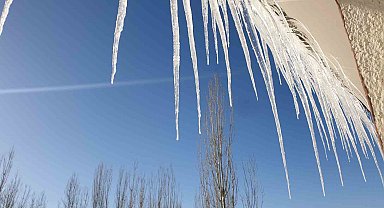 Başkale'de kar yağışı ve dondurucu soğuklar