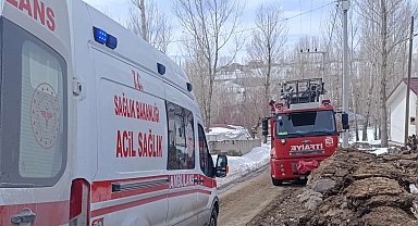 Başkale'de korkutan yangın: 3 çocuk tedavi altına alındı