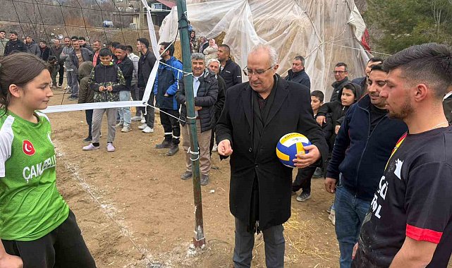 Başkan Arslan, Çamlıbel'de Voleybol Turnuvasına katıldı