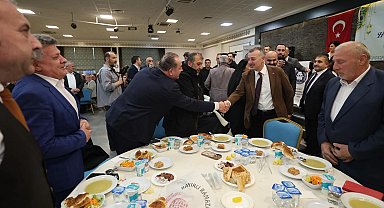 Başkan Büyükakın pazarcı esnafıyla birlikte oruç açtı