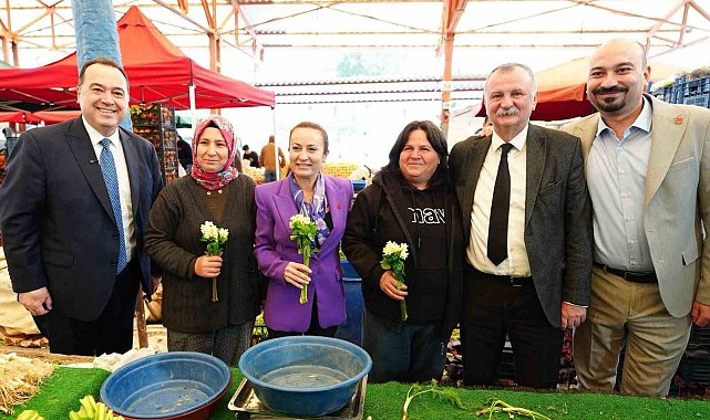 Başkan Dutlulu'dan 8 Mart'a çiçekli kutlama