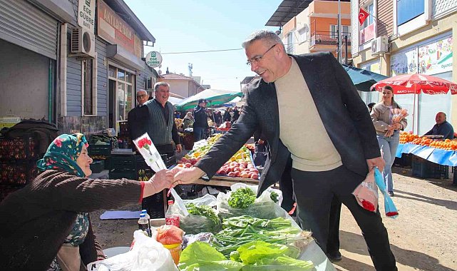 Başkan Güler'den kadınlara çiçekli jest