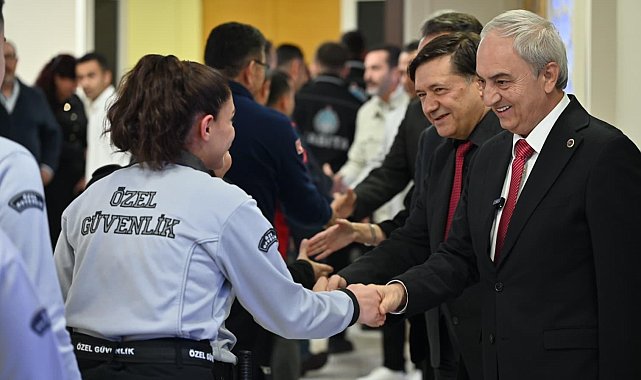 Başkan Kocagöz belediye personeliyle bayramlaştı